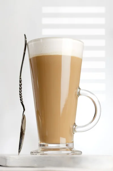 Coffee latte with frothy milk in tall glass — Stock Photo, Image