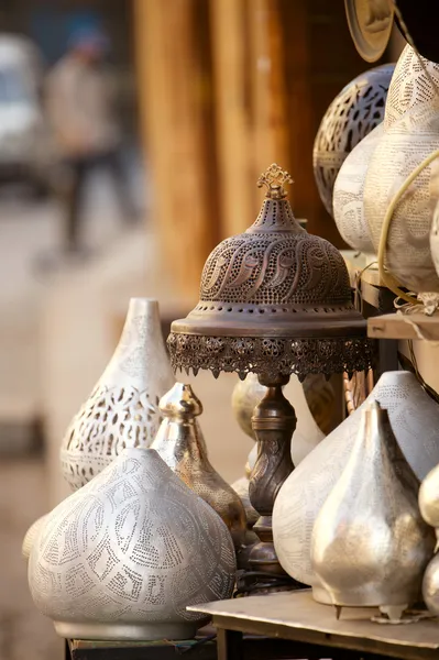 Lampor i gatan butik i Kairo, Egypten — Stockfoto