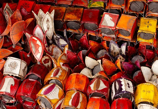 Laternen aus marokkanischem Leder in marrakesch souq — Stockfoto