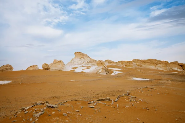 La formazione di rocce calcaree nel deserto bianco, Egitto — Foto Stock