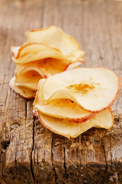 Dried apples slices on old wooden table stacked, shallow dof — Stock Photo, Image