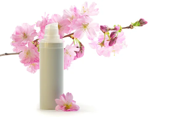Daily skin care concept: face cream with sakura flowers — Stock Photo, Image