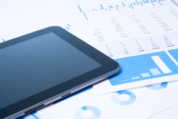 Moderní obchodní analýza s tabletem — Stock fotografie