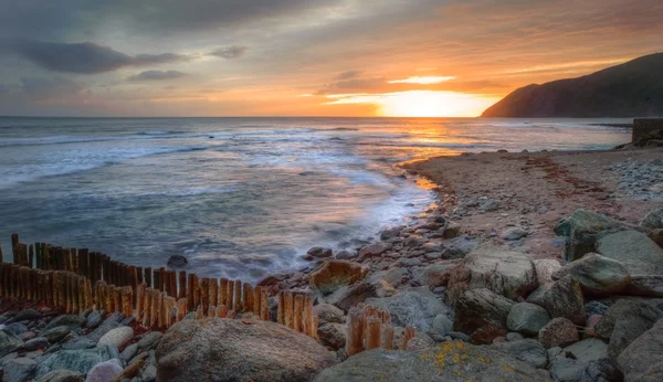 Beautiful vibrant sunrise over low tide beach landscape — Stock Photo, Image