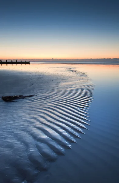 Beautiful low tide beach vibrant sunrise — Stock Photo, Image