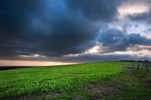 Stormy dramatic sky over agricultural field in countryside lands — Stock Photo, Image