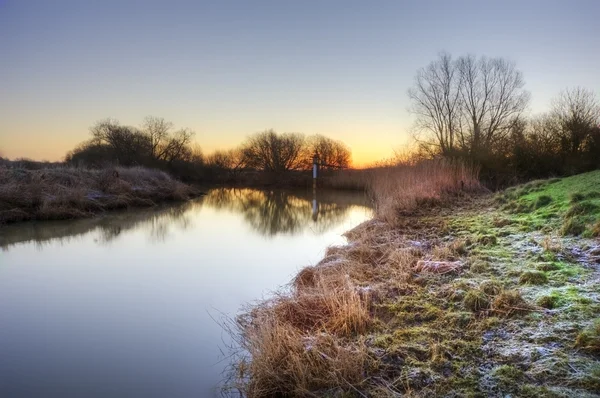 美しい田園風景鮮やかな冬の日の出 — ストック写真