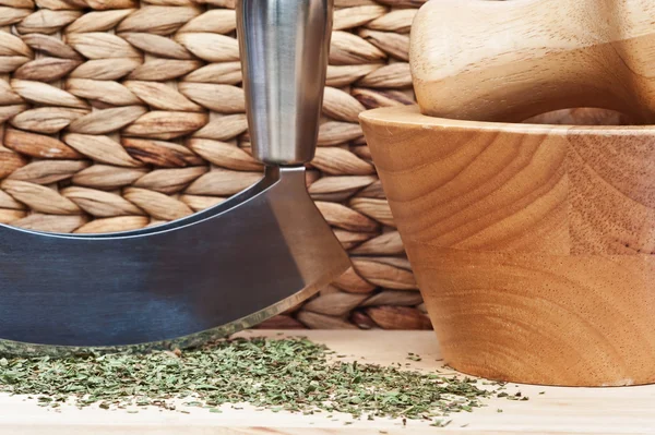 Chopped mint with herb chopper and pestle and mortar — Stock Photo, Image