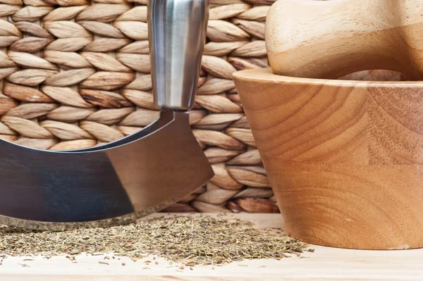 Chopped oregano marjoram leaves with herb chopper in kitchen set — Stock Photo, Image