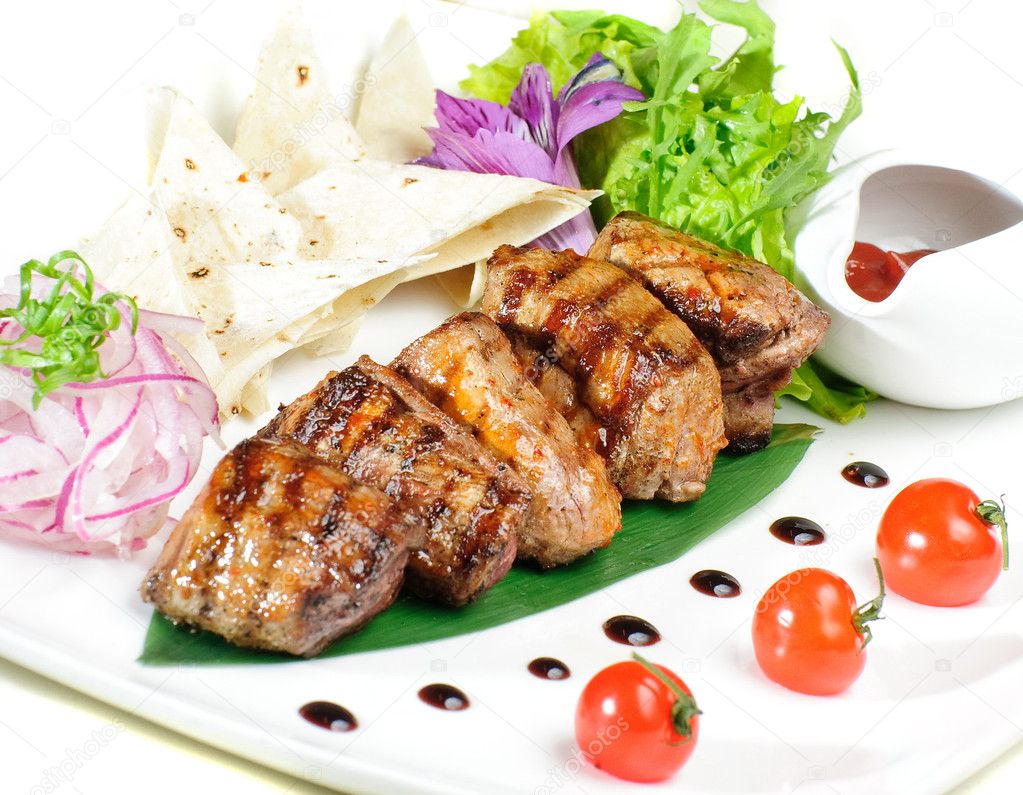 Grilled meat with lavash