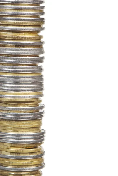 Stapel von Münzen isoliert auf weißem Hintergrund lizenzfreie Stockfotos