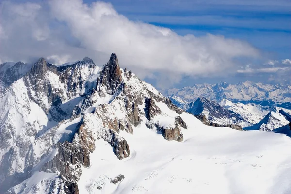 Winter-Blick auf die Berge — Stockfoto