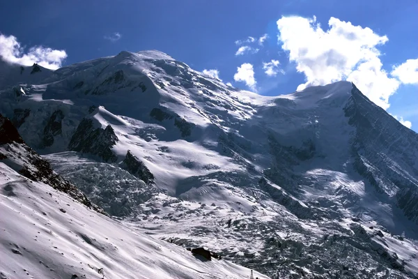 Montaña vista de invierno (Mont Blanc, Chamonix, Francia ) — Foto de Stock