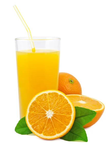 Sumo de laranja e laranjas com folhas — Fotografia de Stock