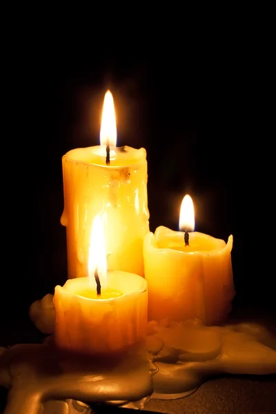 Tre vecchie candele bianche — Foto Stock