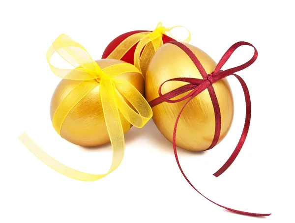 Huevos de Pascua con cintas — Foto de Stock