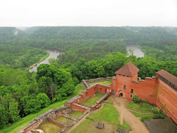 Ruinen mittelalterliche Burg — Stockfoto