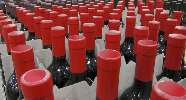 Rotweinflaschen — Stockfoto