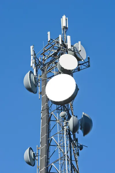 Mobiltelefon tower — Stockfoto