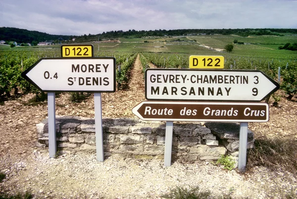Panneaux routiers vers le pays viticole français — Photo