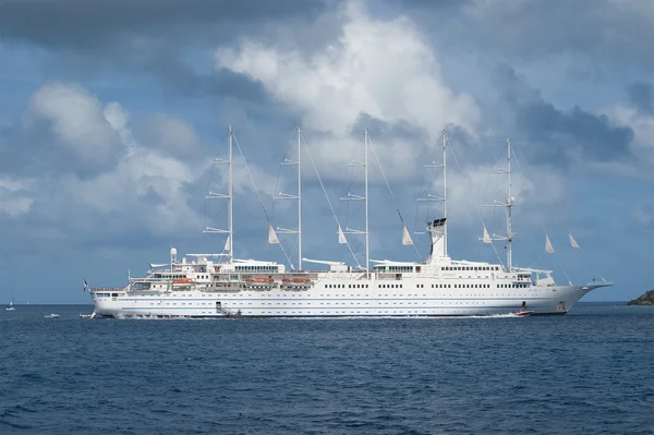 Vela Crucerozeilen cruise schip — Stockfoto