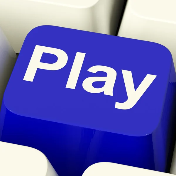 Jogar chave de computador em azul para jogar mídia — Fotografia de Stock