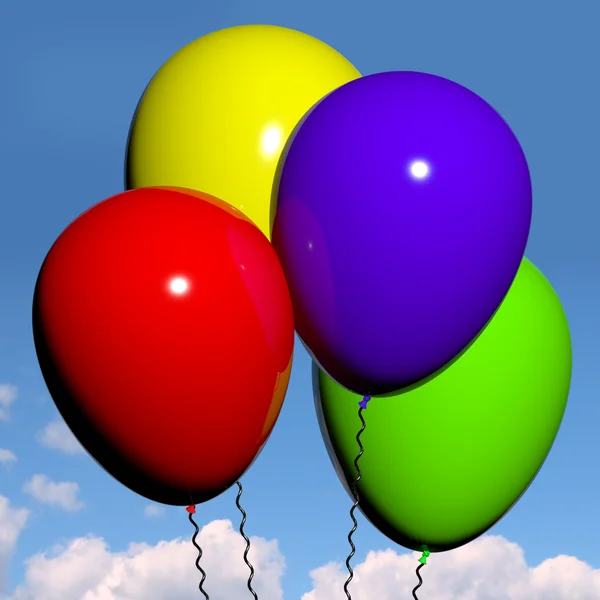 Feestelijke kleurrijke ballonnen in de hemel voor verjaardag of anniversar — Stockfoto