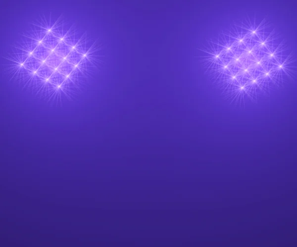 Schijnwerpers in de nachtelijke hemel voor verlichting of evenement — Stockfoto