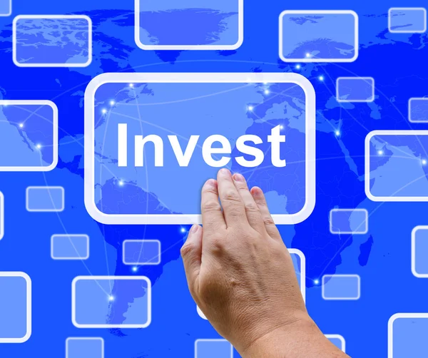 Кнопка "Инвестировать слово", представляющая экономию акций и процентов — стоковое фото