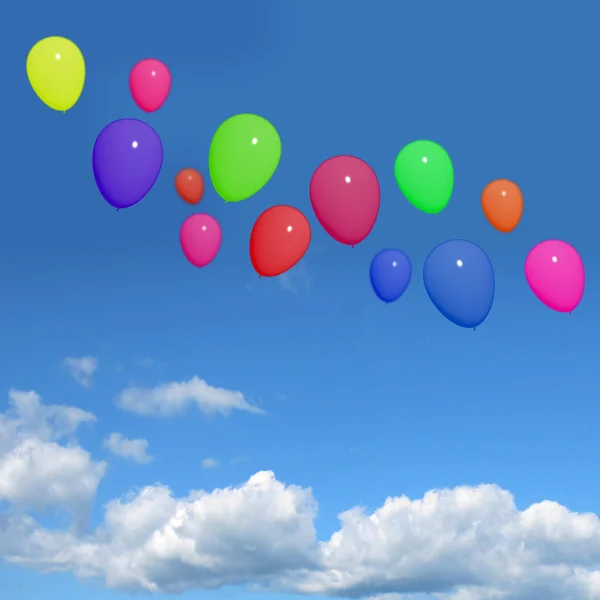 Globos coloridos festivos en el cielo para cumpleaños o aniversario —  Fotos de Stock