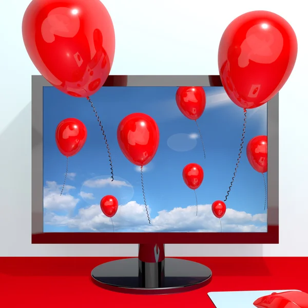 Uroczysty czerwone balony w niebo i wychodzi z ekranu za mnę — Zdjęcie stockowe