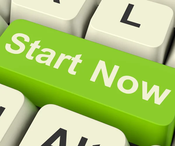 Começar agora Significado chave para começar imediatamente na Internet — Fotografia de Stock
