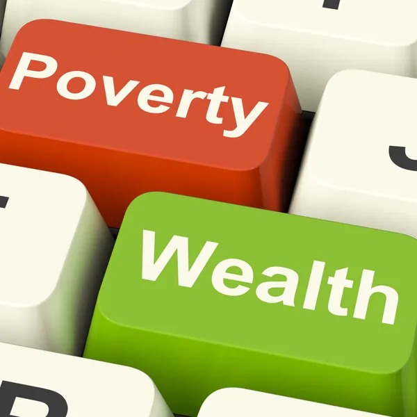 Fattigdom och rikedom dator nycklar visar rika kontra fattiga — Stockfoto