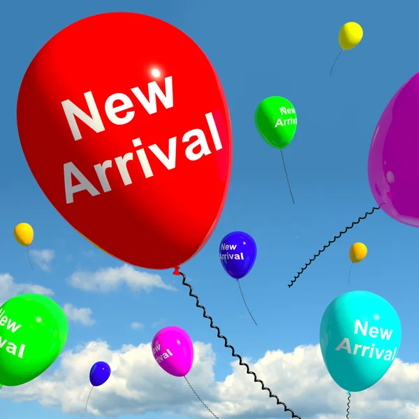 Nuovi palloncini di arrivo nel cielo Mostrando l'ultimo prodotto online o — Foto Stock