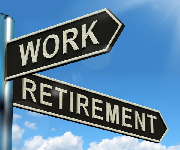 Lavoro o ritiri il segno che mostra la scelta di lavoro o di pensionamento — Foto Stock