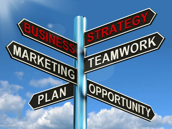 Business Strategy Signpost Mostrando Marketing e Planos de Trabalho em Equipe — Fotografia de Stock