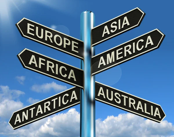 Europa Azja Ameryka afryka australia antartica drogowskaz wyświetlone — Zdjęcie stockowe