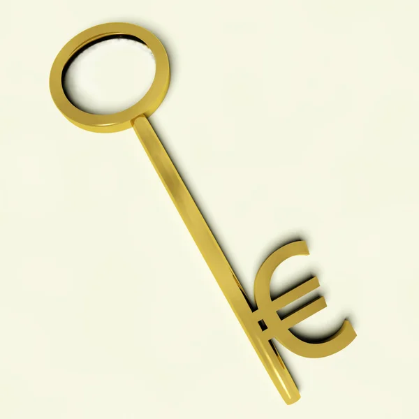 Sleutel met eurosymbool als symbool voor geld of investering — Stockfoto