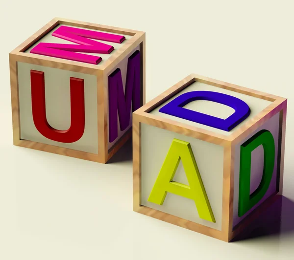 Bambini blocca ortografia mamma e papà come simbolo per la genitorialità — Foto Stock