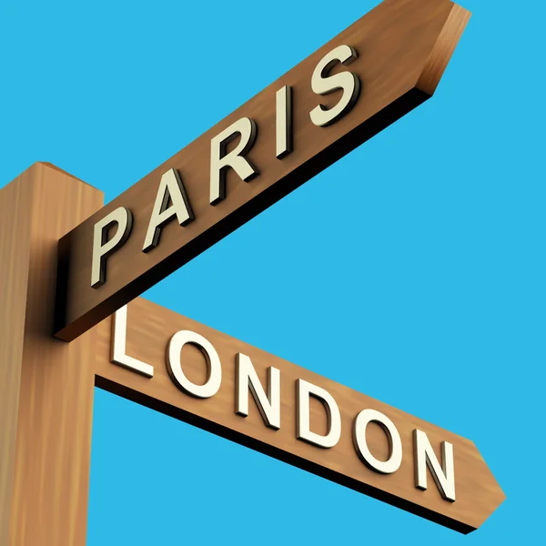 Paříž nebo Londýn směry na rozcestník — Stock fotografie