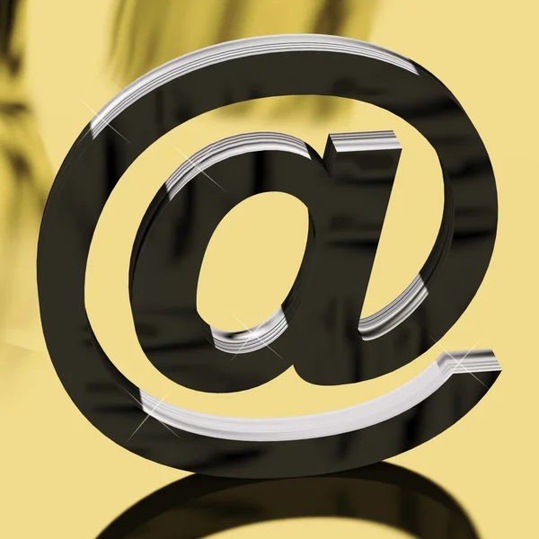 Silbernes E-Mail-Zeichen für Internet-Post und Kommunikation — Stockfoto