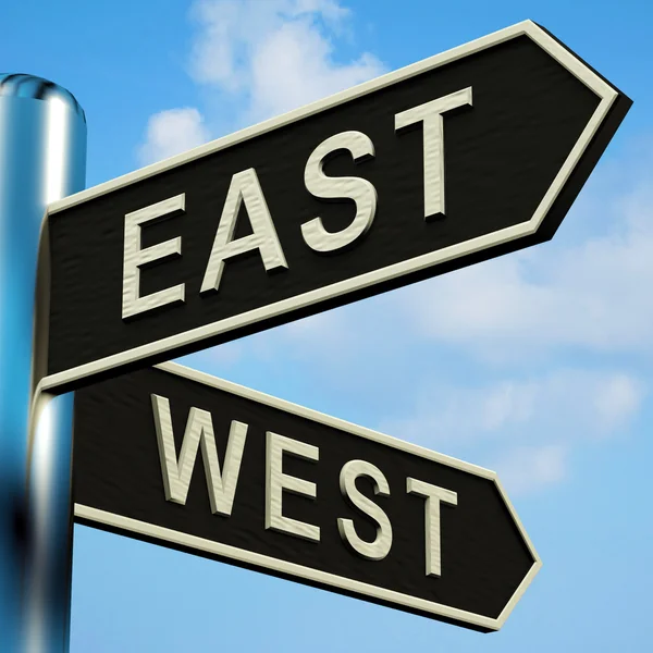 Ανατολικό ή δυτικό κατευθύνσεις σχετικά με μια ταμπέλα — Φωτογραφία Αρχείου