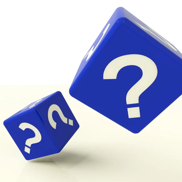 Vraagteken dobbelstenen als symbool voor vragen en antwoorden — Stockfoto