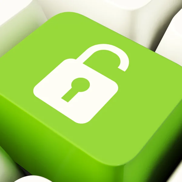 Komputer kłódka odblokowany klucz w zielone pokazano dostępu lub ochrony — Zdjęcie stockowe