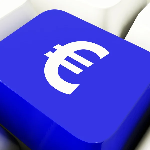 Clé d'ordinateur de symbole d'euro en bleu montrant l'argent et l'investissement — Photo