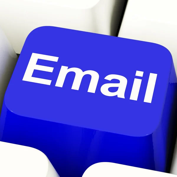 E-mailu klíč počítače v modré barvě pro zasílání emailů nebo kontaktování — Stock fotografie