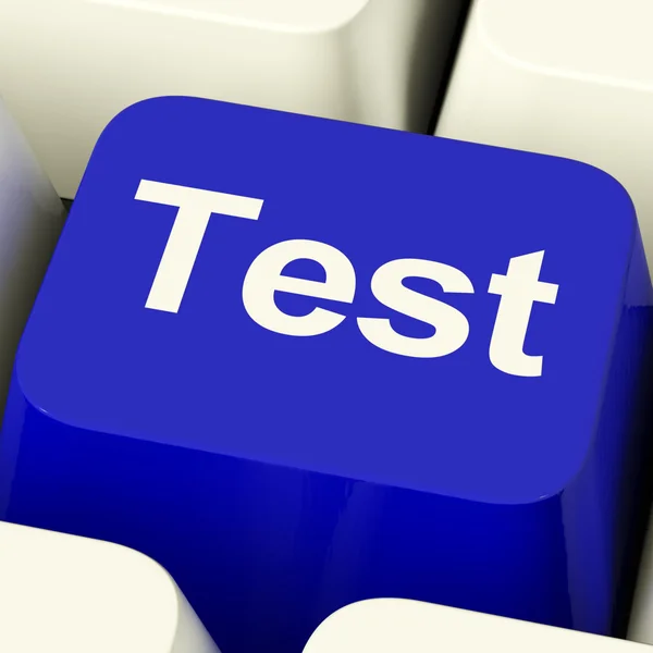 Test Computer Key In Blue Mostrando cuestionario o cuestionario en línea —  Fotos de Stock