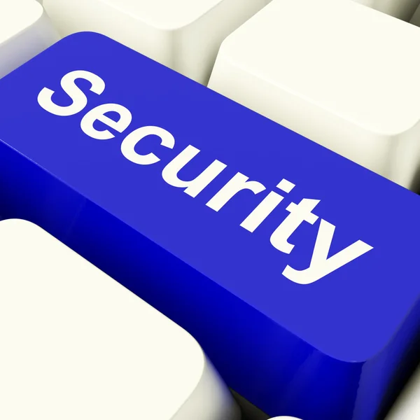 Κλειδί υπολογιστής ασφαλείας σε μπλε δείχνει προστασία της ιδιωτικής ζωής και την ασφάλεια — Φωτογραφία Αρχείου
