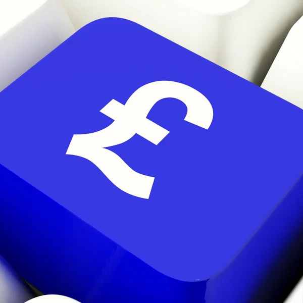 英镑符号计算机密钥以蓝色显示的钱和投资 — 图库照片