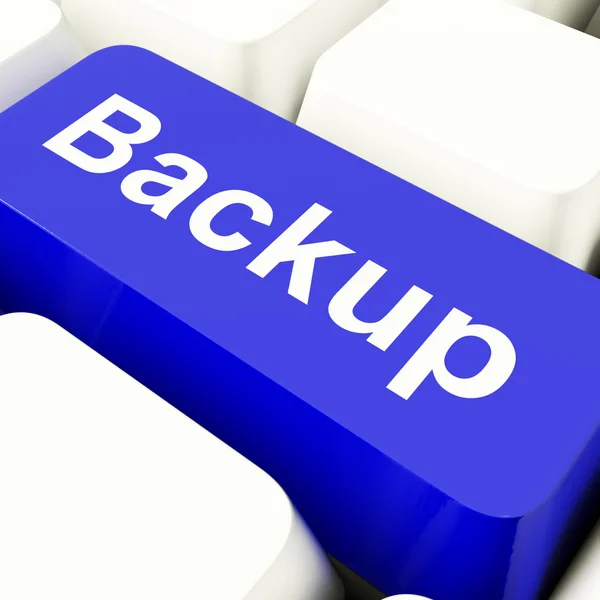 De sleutel back-computer in het blauw voor archivering en opslag — Stockfoto